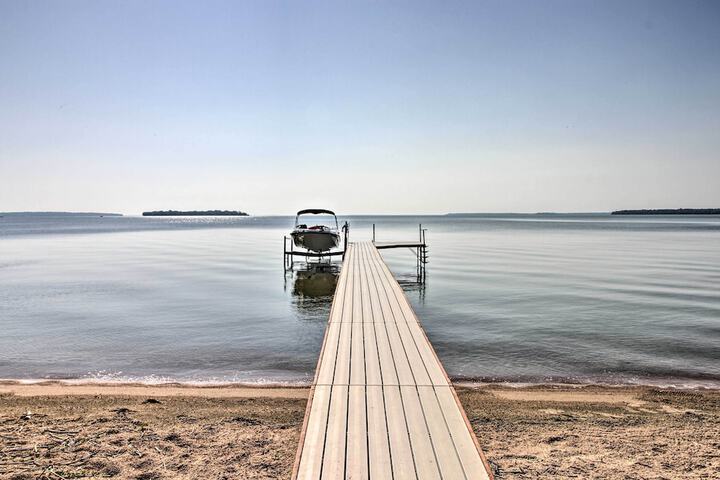 Waterfront Leech Lake Cabin w / Dock Fire Pit