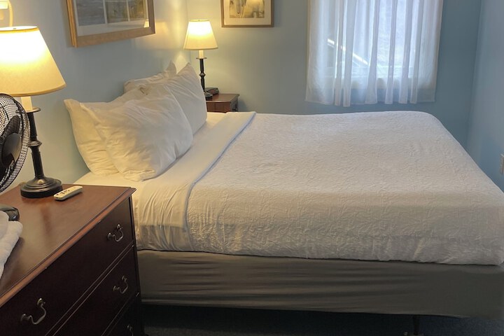 Room 33 of 70
