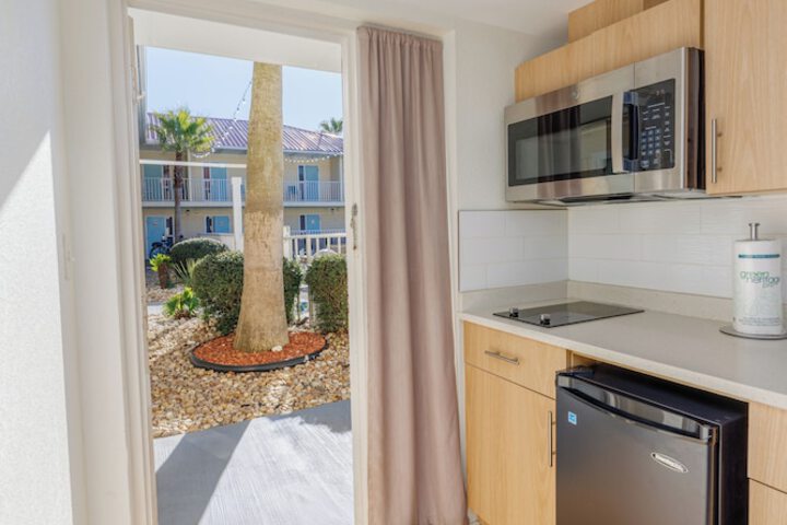 Dunes Inn & Suites