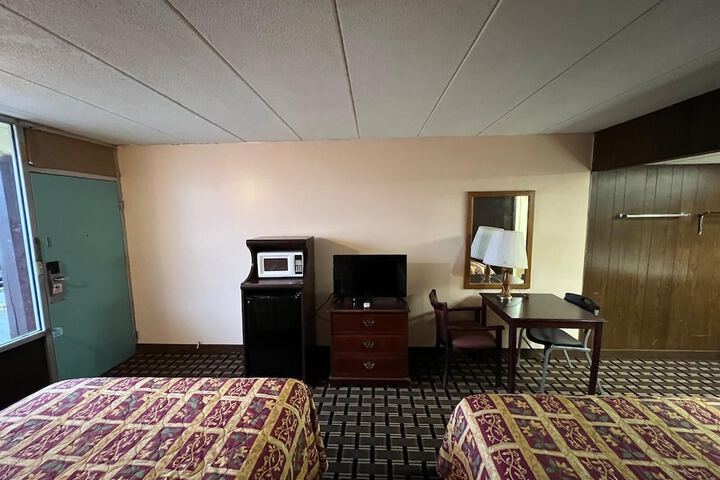 Room 11 of 20