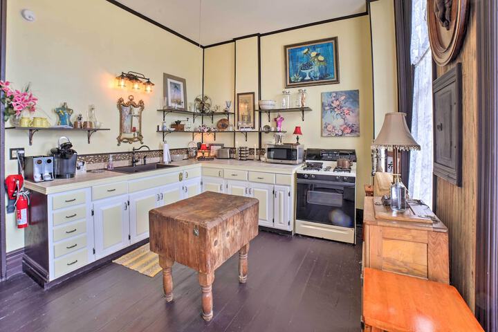 Vintage Apartment in Historic Downtown La Porte