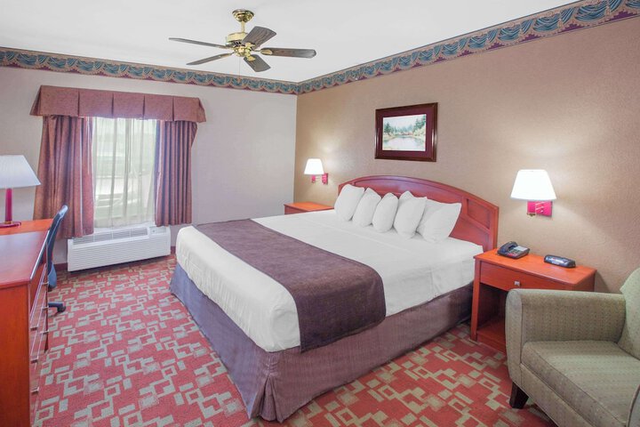 Room 10 of 33