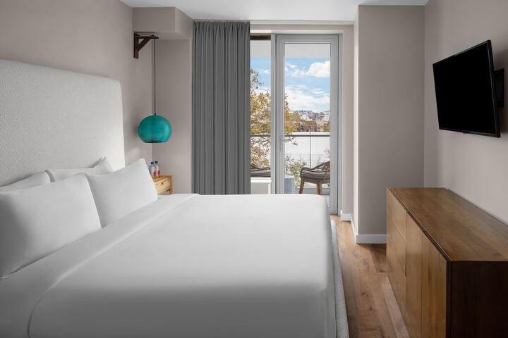 Room 32 of 60