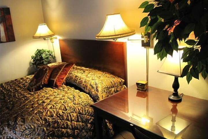 Hudson Manor Inn
