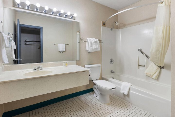 Days Inn by Wyndham Madisonville