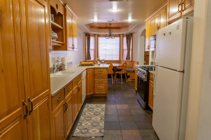 Family Vacation heated in / out Pool Tubing & Ice Skating 719 3 Bedroom Townhouse by RedAwning