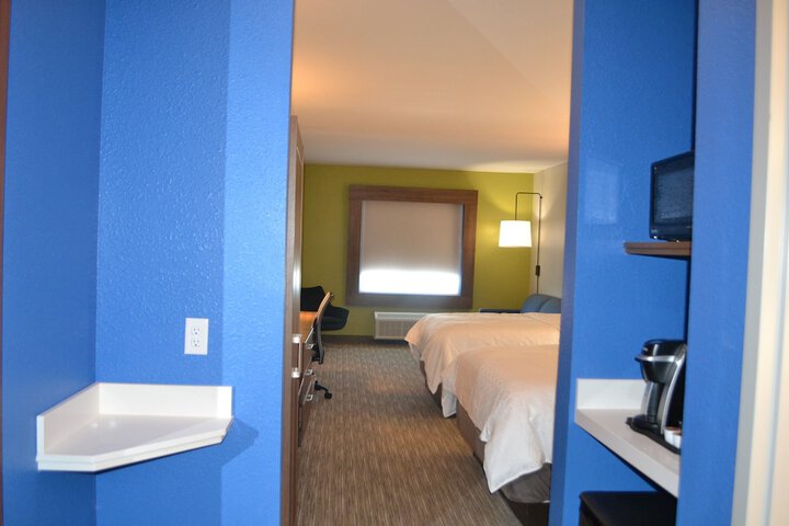 Room 6 of 34