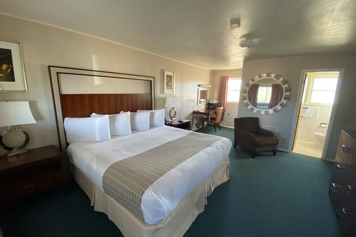 Room 12 of 27