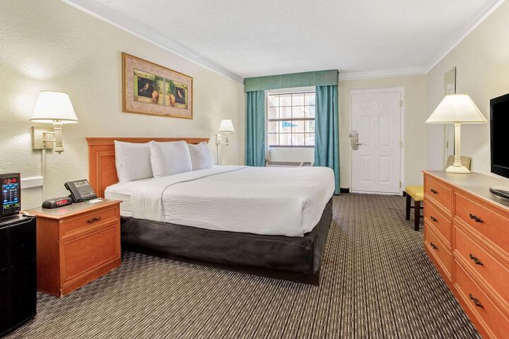 Room 15 of 40