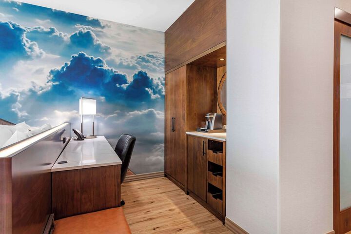 Room 27 of 61