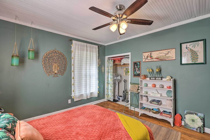 Stylish Woodfin Home w / Backyard & Fire Pit