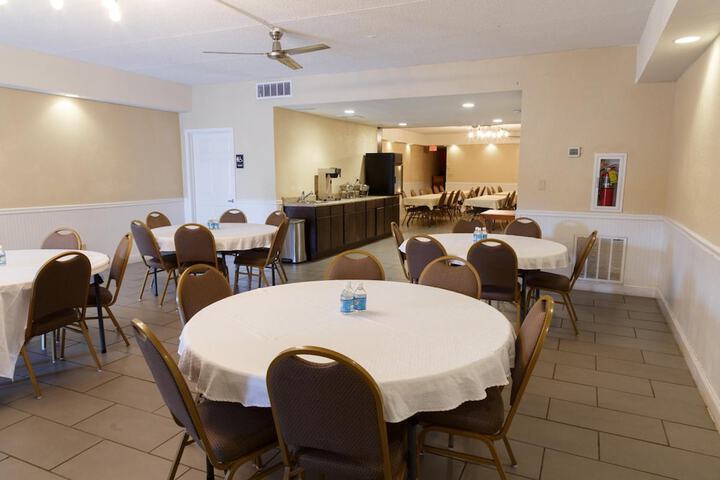 Ballroom/Hall 20 of 25