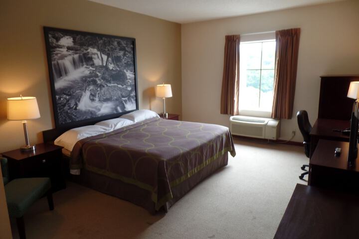 Super 8 by Wyndham Beaver Falls