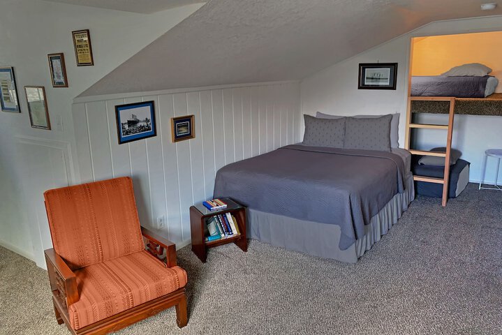 Room 64 of 103