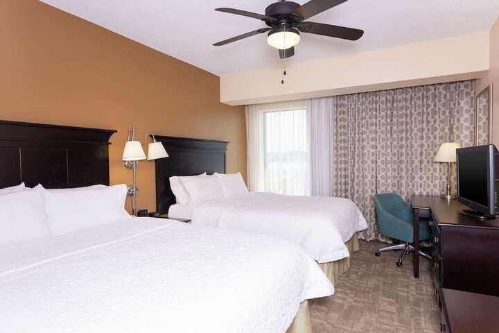 Hampton Inn & Suites Cleveland-Airport / Middleburg Heights