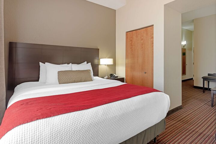 Best Western Plus Bradbury Inn & Suites