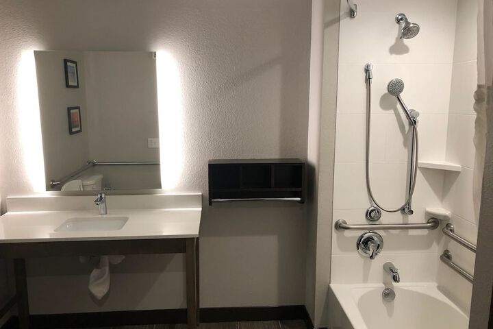 Comfort Suites Fort Lauderdale Airport & Cruise Port