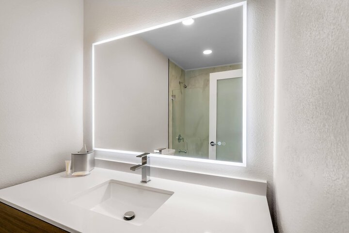 Clarion Pointe Kent - Seattle South