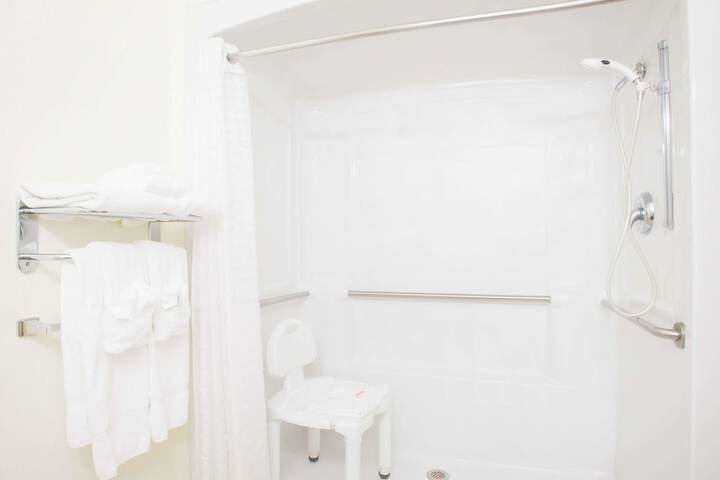 Room 32 of 50