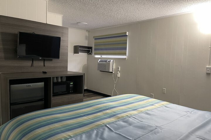 Room 13 of 18