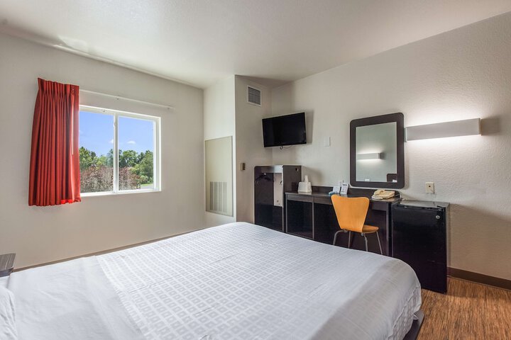 Room 18 of 28