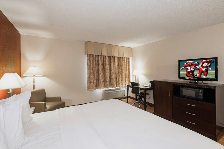 Red Roof Inn & Suites Mt. Holly - McGuire AFB