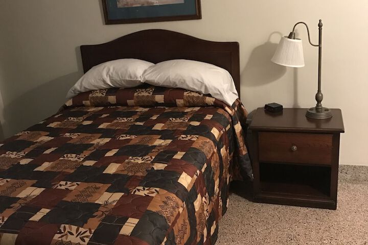 Room 73 of 98