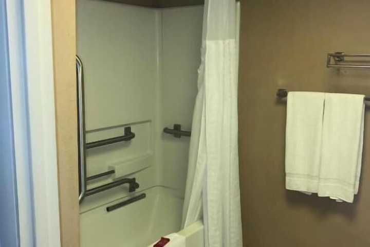 Room 15 of 38