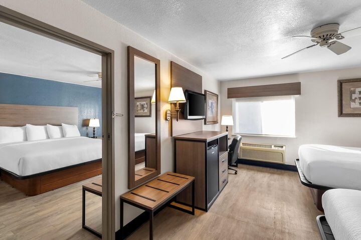 Baymont by Wyndham Arlington at Six Flags Dr