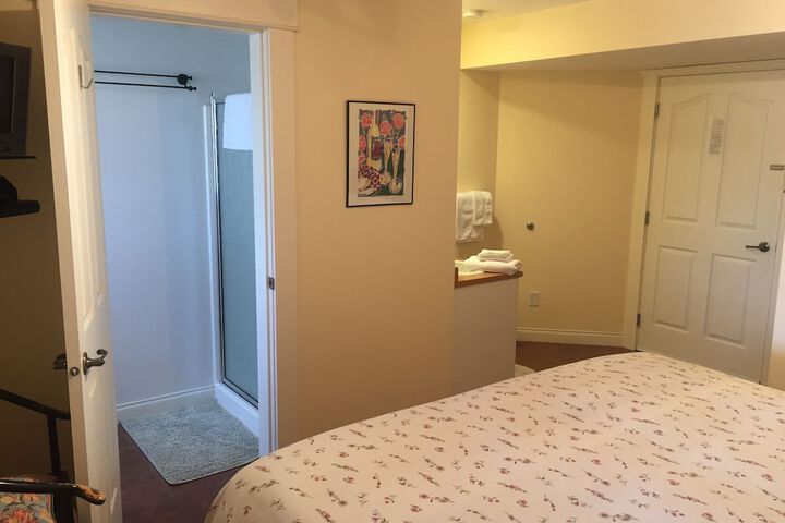 Room 9 of 12