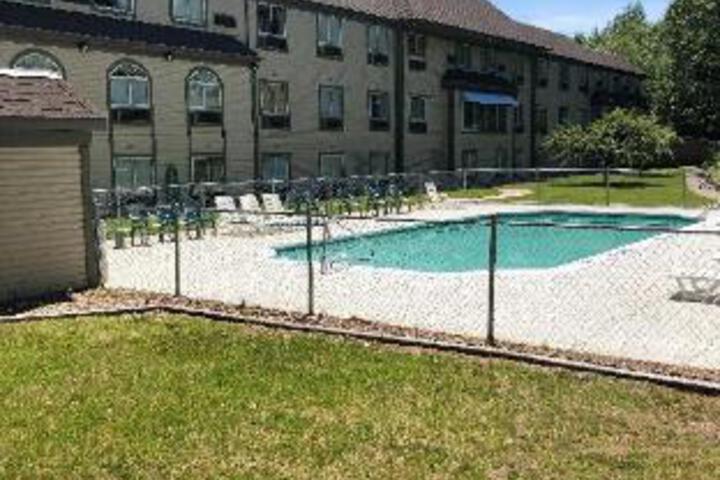 white lake Inn and suites