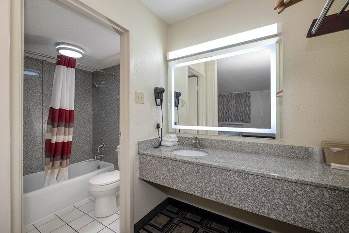 Room 16 of 29
