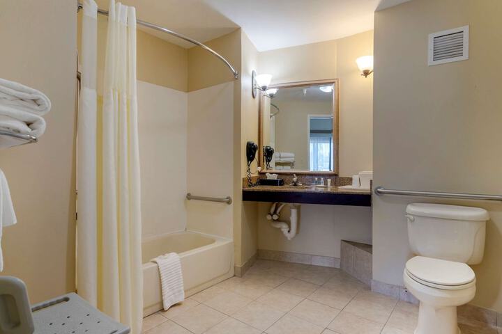 Comfort Suites Savannah North I-95