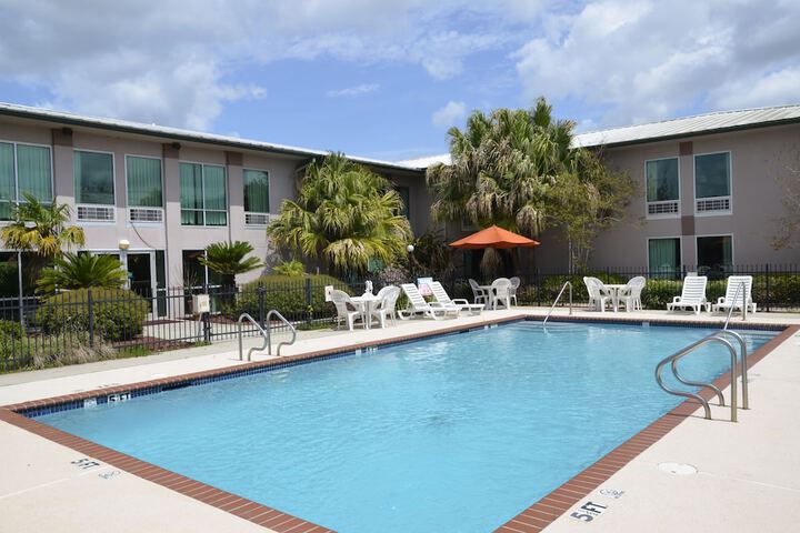 Pool 6 of 30