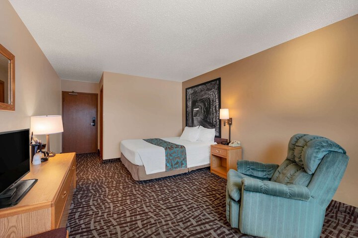 Super 8 by Wyndham Hill City / Mt. Rushmore/ Area