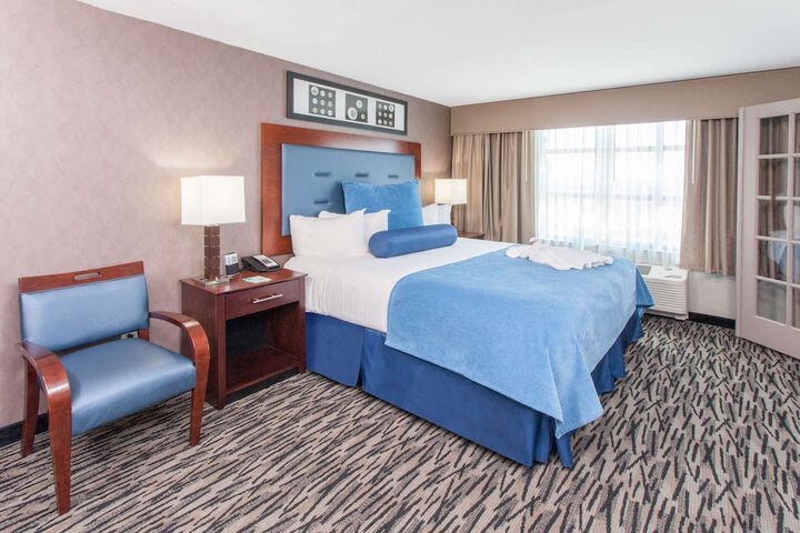Wyndham Garden Elk Grove Village / OHare