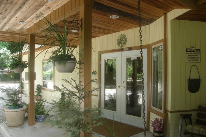 Cedar Wood Lodge B & B