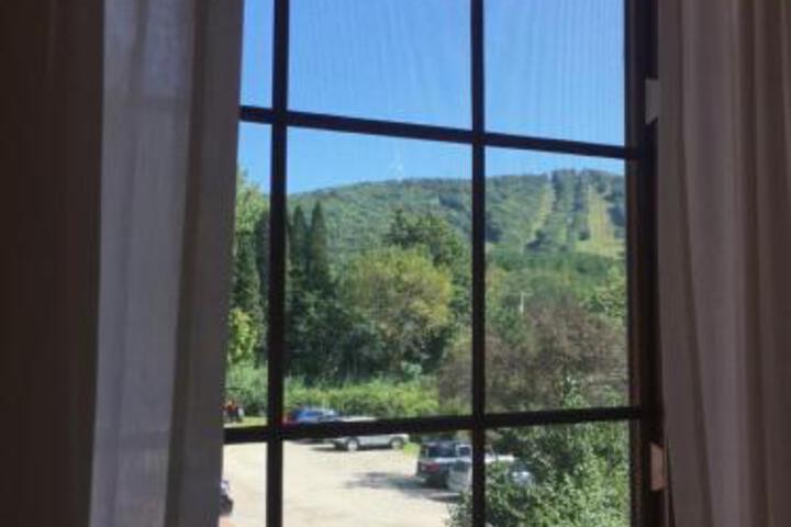 Hawk Mountain Lodge