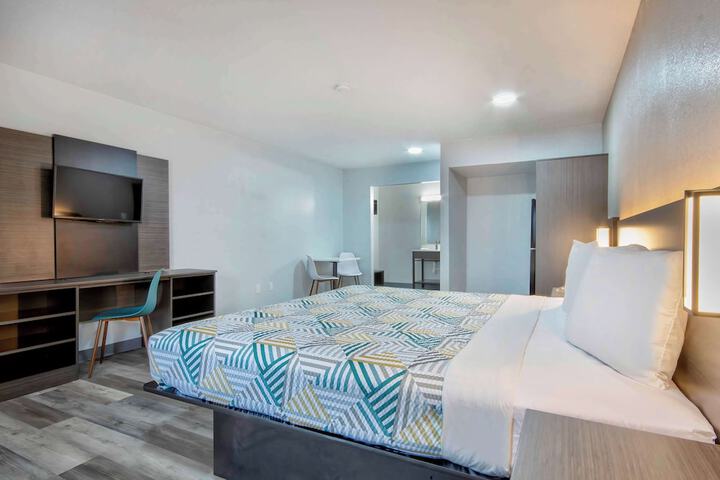 Room 32 of 38