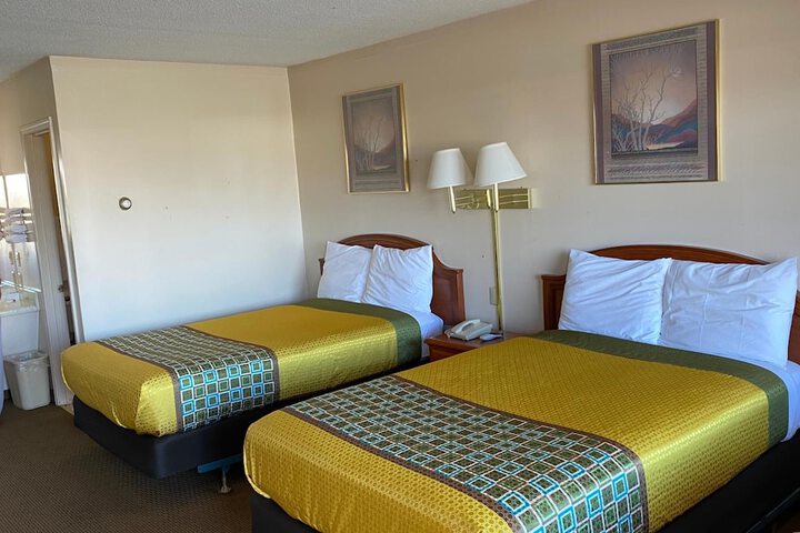 Room 10 of 28