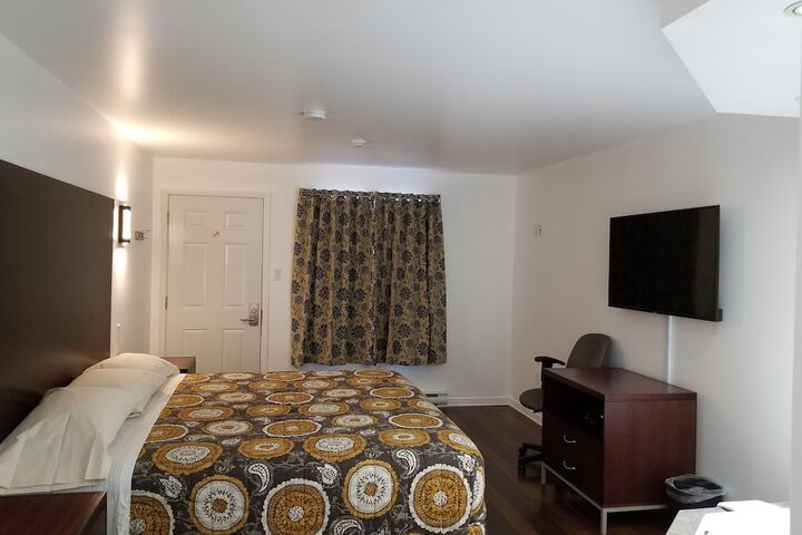 Room 25 of 29