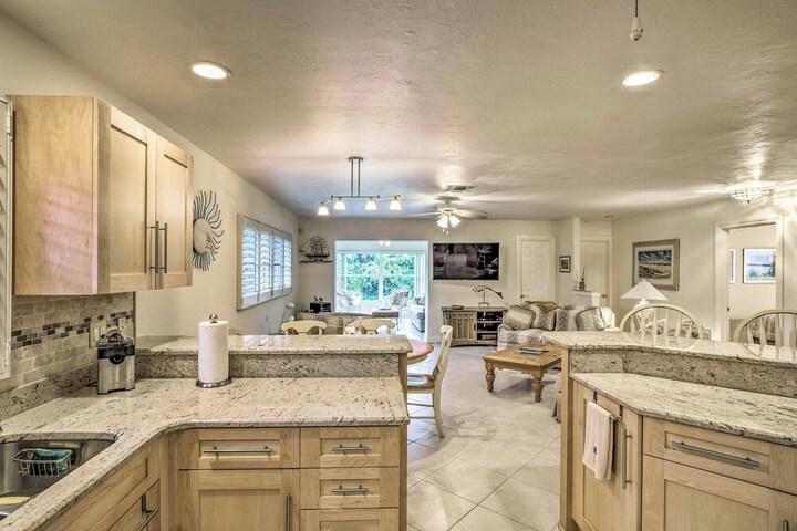 Spacious Naples Home 1 Mi to Vanderbilt Beach!