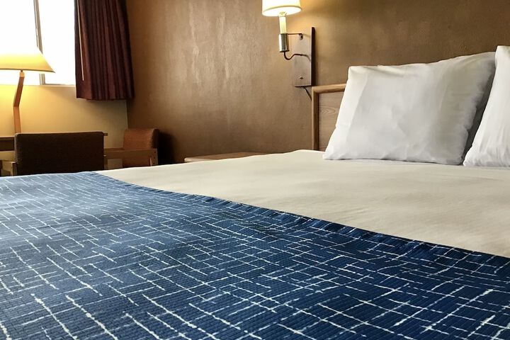 Room 4 of 15