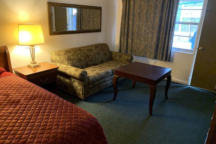 Room 13 of 22