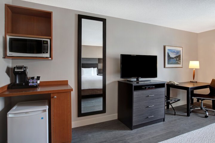 Days Inn & Suites by Wyndham Collingwood
