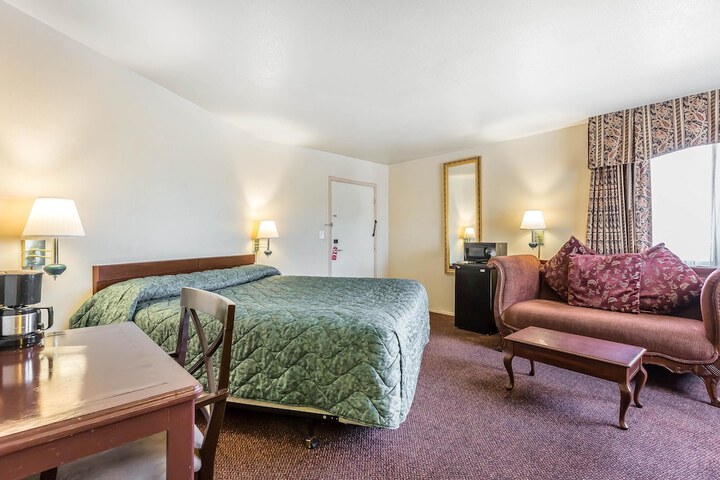 Room 10 of 22