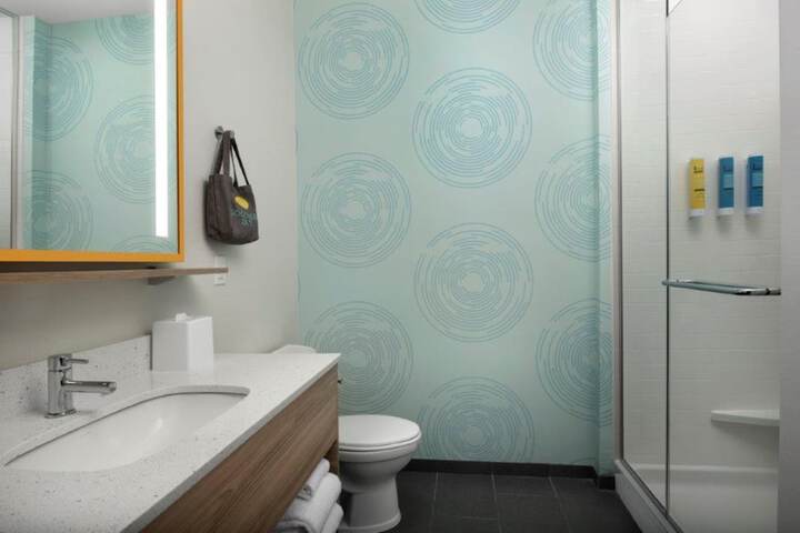 Room 10 of 28