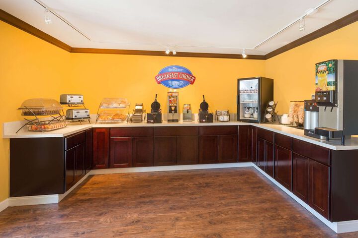 Breakfast/Coffee Service 20 of 24