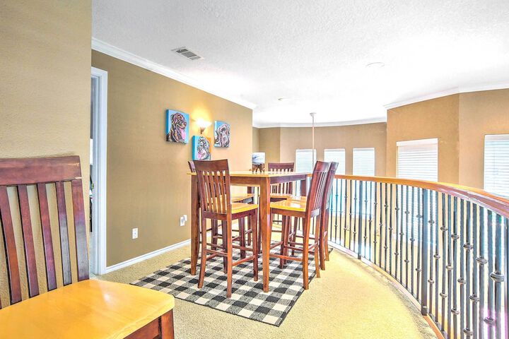 Beautiful Montgomery Home w / Lakefront Deck!