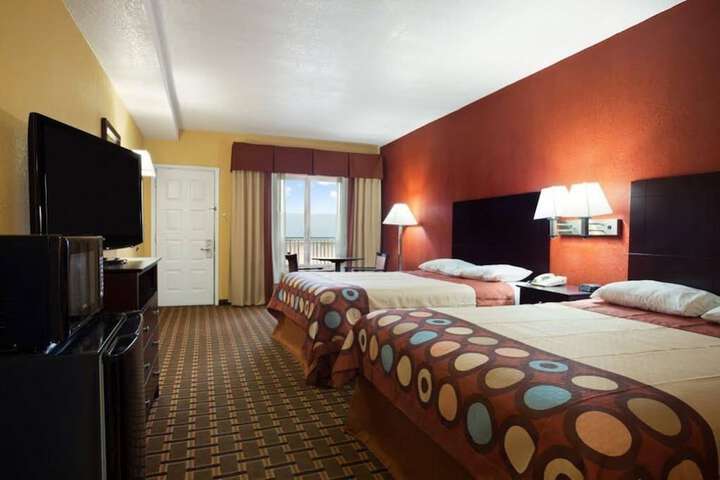 Room 17 of 34